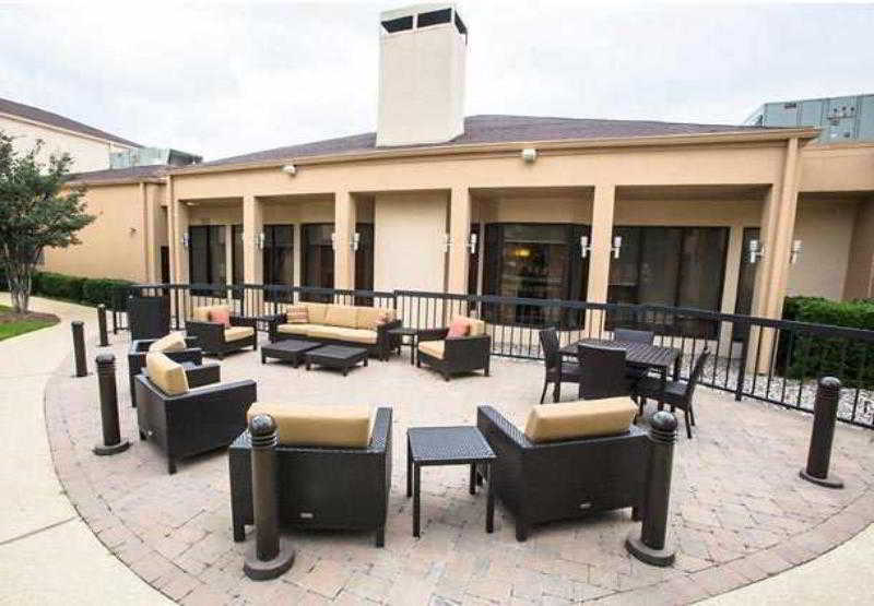 Courtyard By Marriott Dallas Arlington Entertainment District Exterior foto